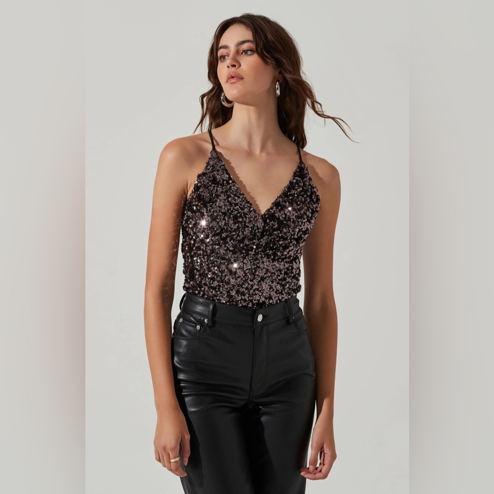 New without Tags - ASTR The Label SEQUIN V NECK BODYSUIT- size L